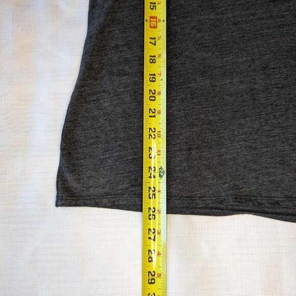The North Face V Neck Logo Slim Fit Tee Shirt - Picture 3 of 6